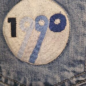 LIKE NEW "LUCKY BRAND" Woven 1990s Patch Detailed Jeans! 8/29